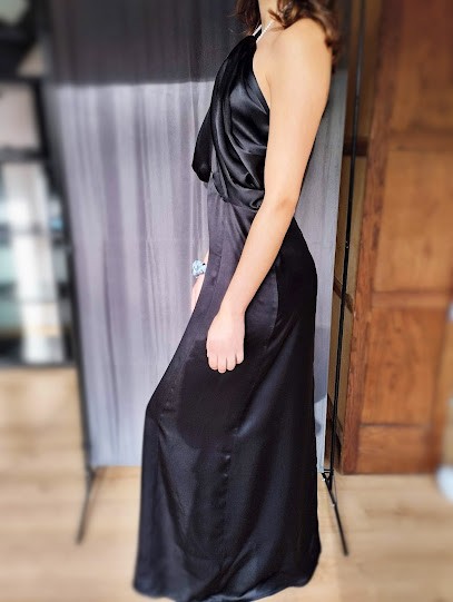 Fille En Aiguille, Couturier à Dirinon