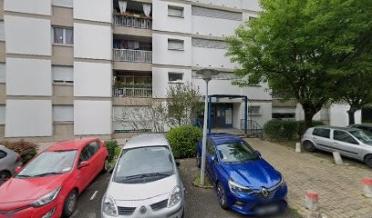 Salima El Maghnouji, Couturier à Lormont