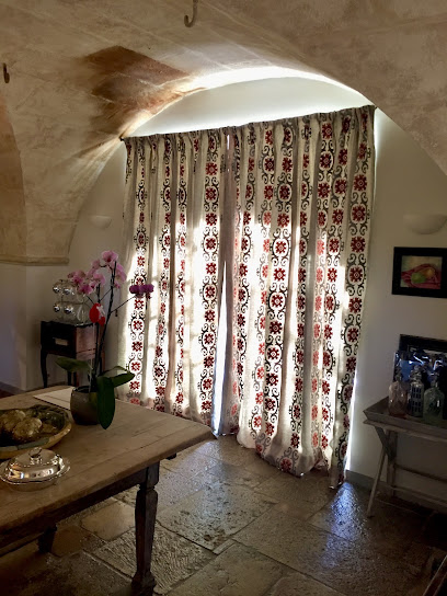 Adèle, Les Bas Bleus En Provence Par Claudine Poize, Couturier à Saint-Rémy-de-Provence
