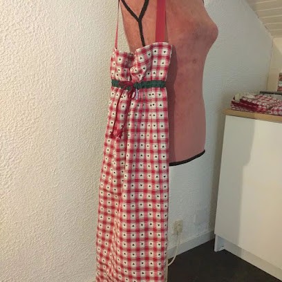 Telly Couture, Couturier à Hommert