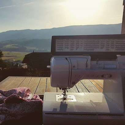 Zya Steam Shop, Couturier à Bloye