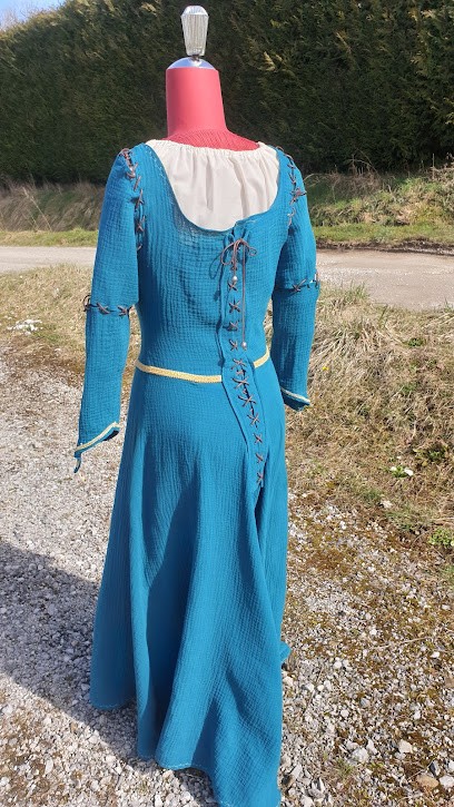 Le Hibou qui Coud, Couturier à Aviernoz