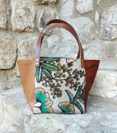 Mlle Part En Biais, Couturier à Moussac