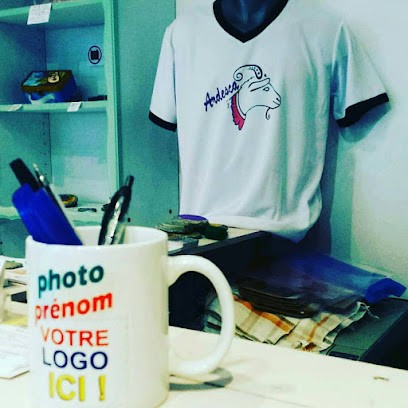 KanaO, Couturier à Joyeuse