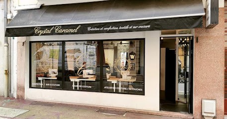 Crystal Caramel (couture), Couturier à Vichy