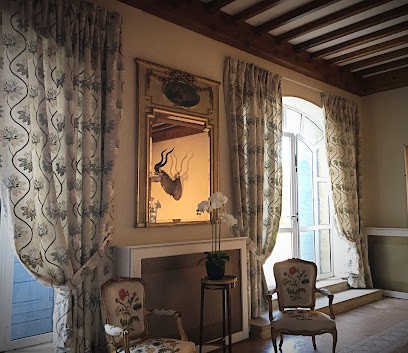 COUTURIERE AMEUBLEMENT TAPISSIER Decoupe De Mousse. Recouvrage TOGO, Couturier à Saint-Cannat