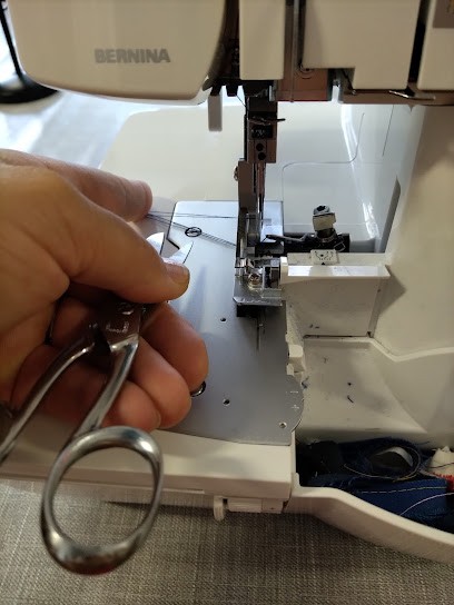 Les P'tites Aiguilles Of Christelle, Couturier à Lavardin