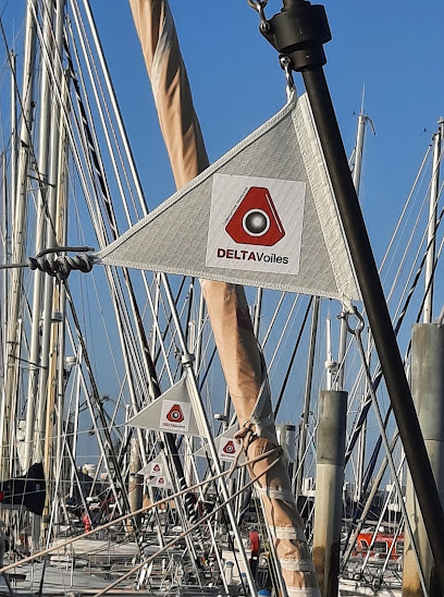 Demi Clé, Couturier à Port-Louis
