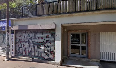 Hus, Couturier à Montreuil