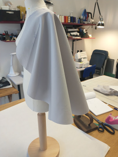 Les Entrelacs-Atelier Textile Couturier à Grenade