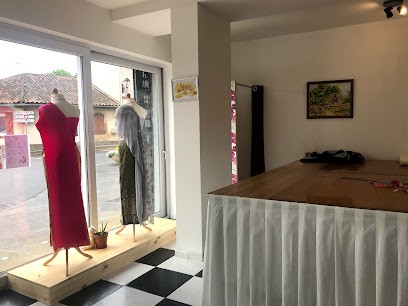 Lanna Retouches, Couturier à Aussonne