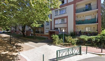 Leguemar Farid, Couturier à Clamart