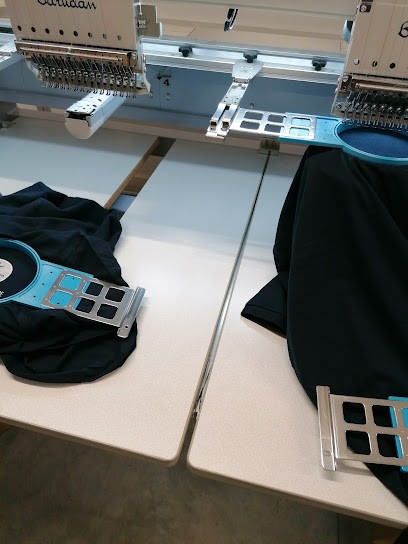 C Com'L - Agence de communication par l'objet et atelier de personnalisation textile, Service de Broderie à Champfleury