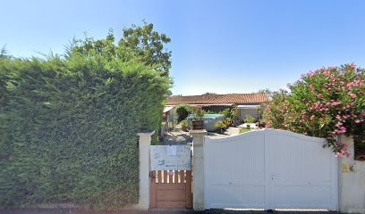 Kiki Repassage, Couturier à La Couronne