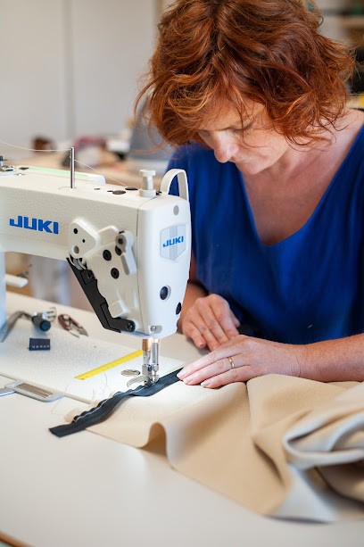 COUTURIERE CREATRICE L'atelier de Dame ZsaZsa, Couturier à Mazet-Saint-Voy