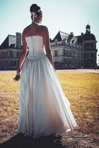 Création De Costumes Historiques Et De Robes De Mariée Sur-mesure, Couturier à Cholet