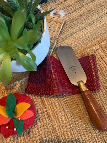 𝔸𝕥𝕖𝕝𝕚𝕖𝕣 ℂ𝕦𝕖𝕣𝕠 (Création, Réparation , Upcycling), Couturier à Ondres