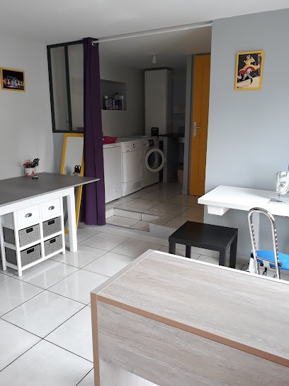 La Folie De L'Aiguille, Couturier à Ombrée d'Anjou