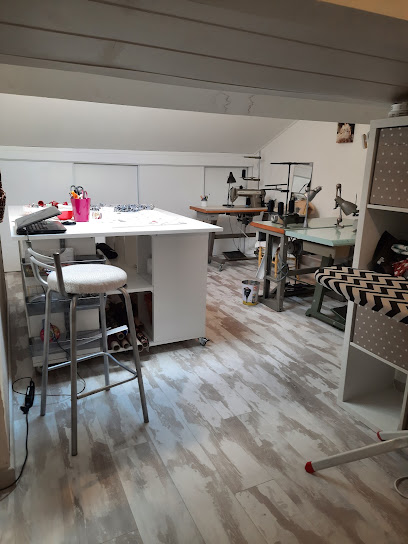 Atelier Un Point C'est Tout - Bobine Et Pelote, Couturier à Gratentour