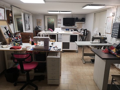 Bouts De Tissus Et Aiguilles By Lolotte, Couturier à La Crau