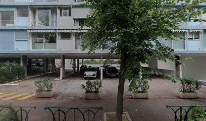 Linda Retouche, Couturier à Beaulieu-sur-Mer