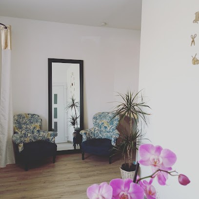 Au dé coud vit' ( Mardi, jeudi et vendredi 11h à 19h ). Lundi après midi, mercredi et samedi matin sur rendez vous, Couturier à Prunet