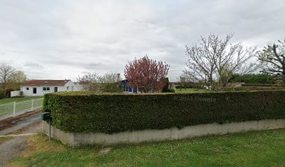 Deline Defil, Couturier à Saint-Saturnin-du-Bois