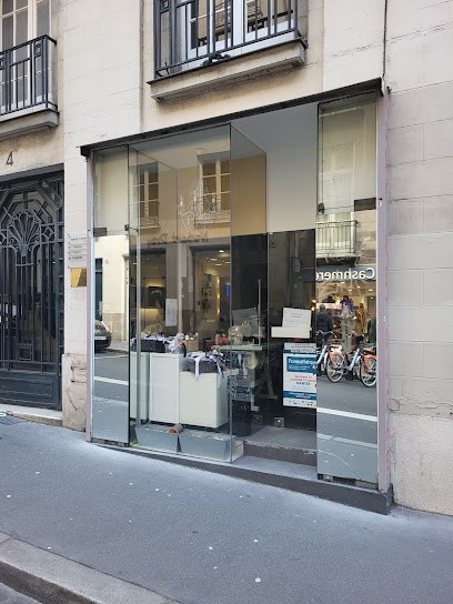 Rosy Retouche, Couturier à Nantes