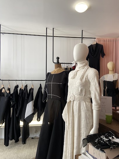 Stephanie Coudert, Couturier à Paris 07