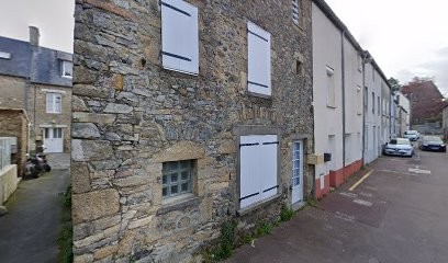 Les aiguilles du bonheur, Couturier à Coutances
