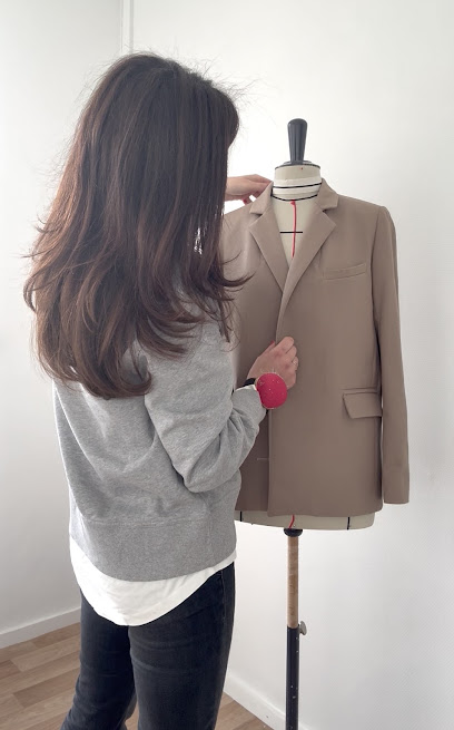 Saz Couture (Uniquement Sur Rendez-Vous) Cours De Couture Et De Modélisme, Couturier à Vienne