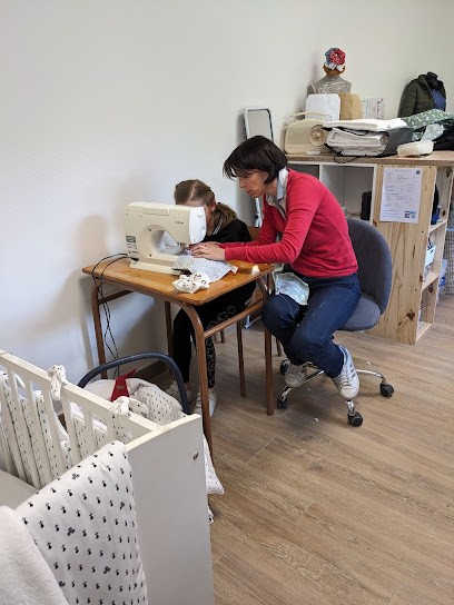 Céline et Popeline, Couturier à Plougoumelen