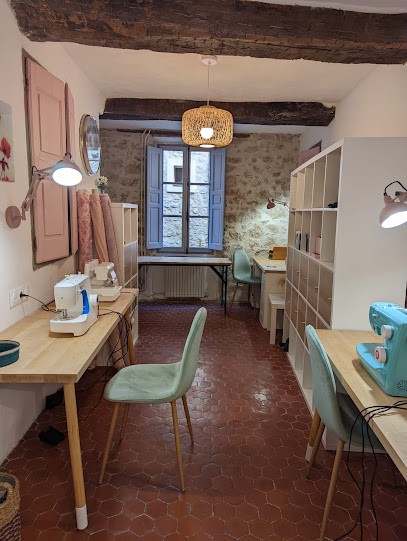 Atelier couture Une Page d'Amour, Couturier à Montauroux