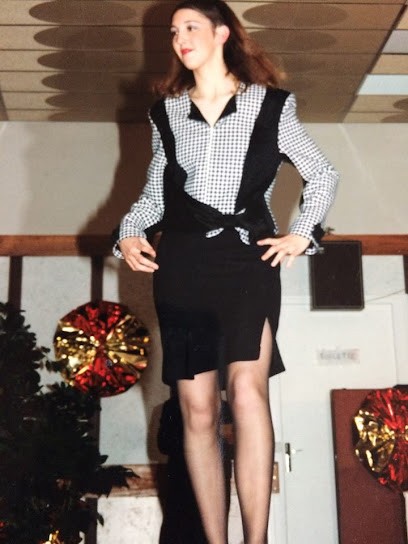 Cours de couture ou de stylisme à domicile., Couturier à Courpiac