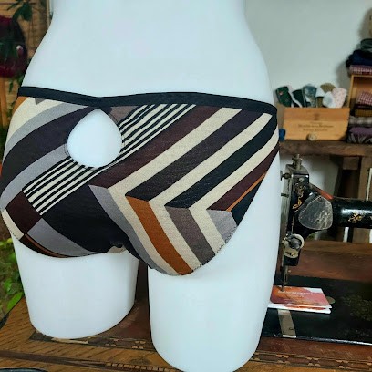 Atelier-boutique ZaïS artisane d'art corsetière couture Mézens, Couturier à Mézens